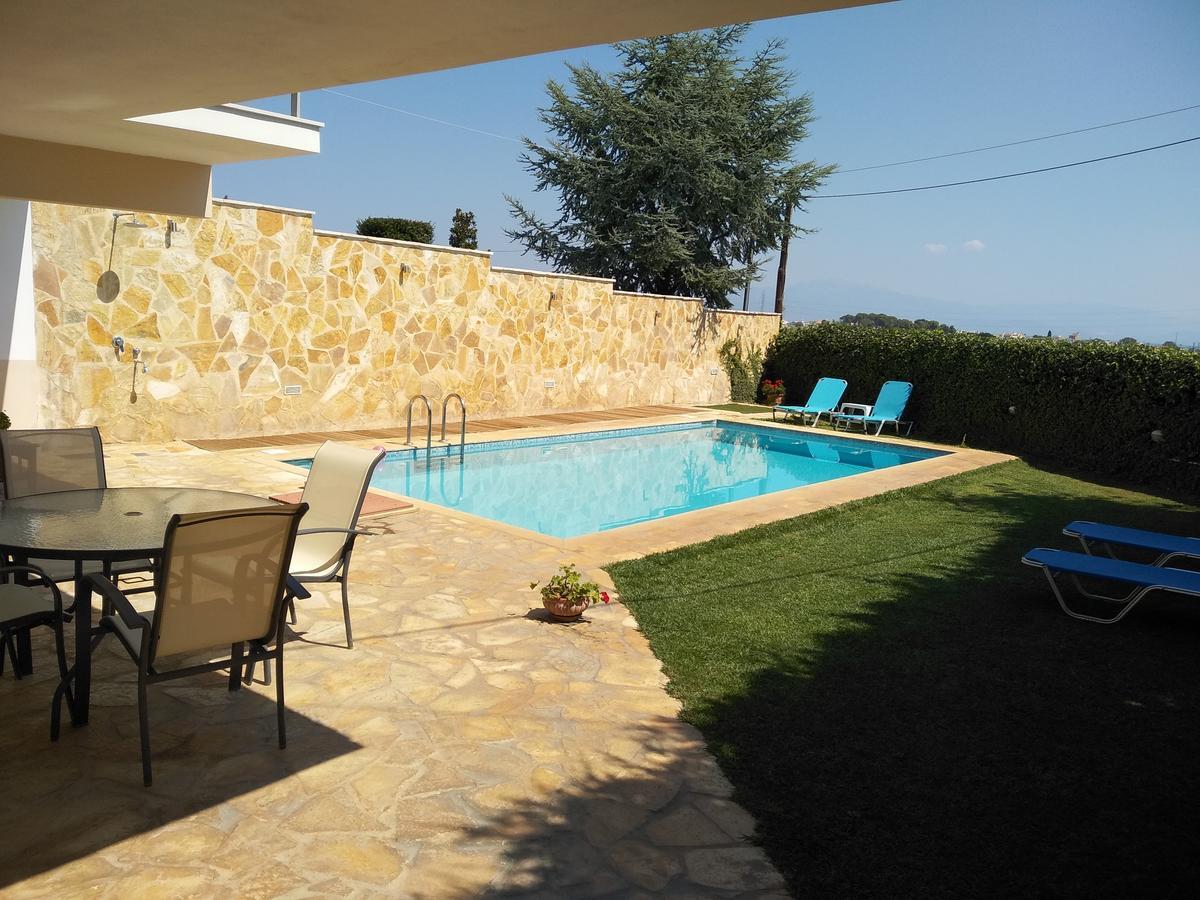Apartment With Private Pool Kiáton Exterior foto